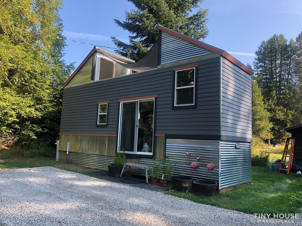 Beautiful custom built tiny house  - Image 2 Thumbnail