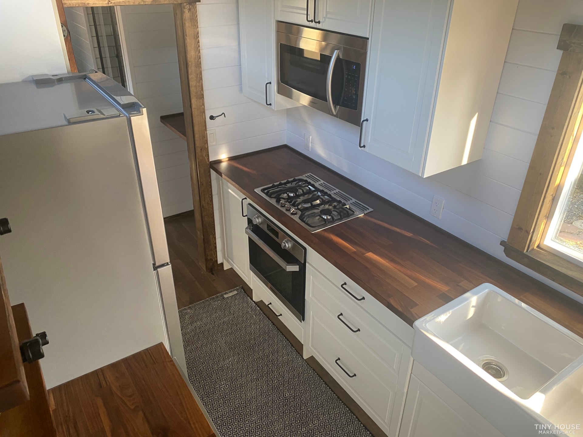 Beautiful Custom Tiny House on Wheels (Mint Tiny Homes Canada Goose) - Image 4 Thumbnail