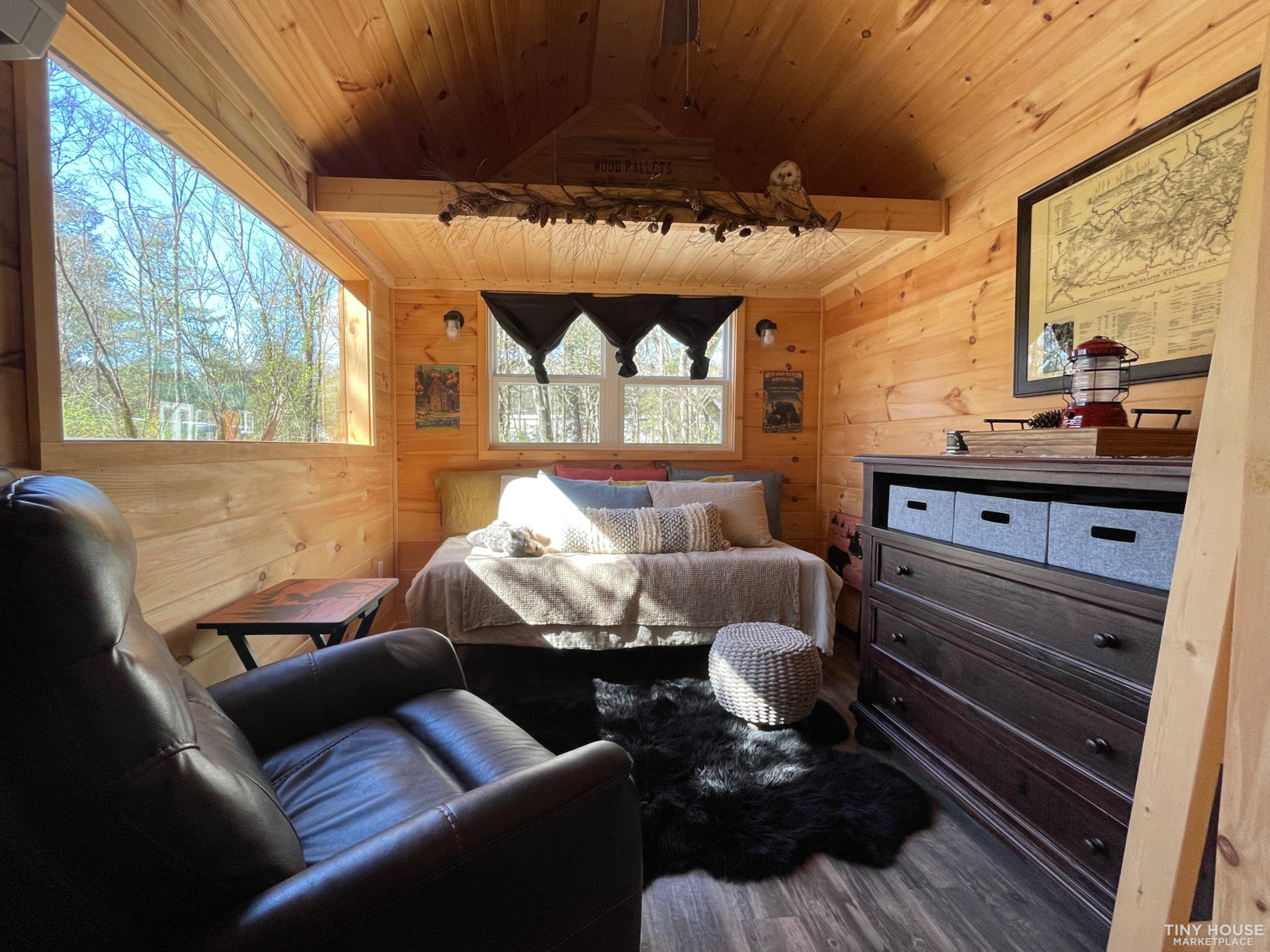 Beautiful Cabin Style Tiny Home - Image 2 Thumbnail