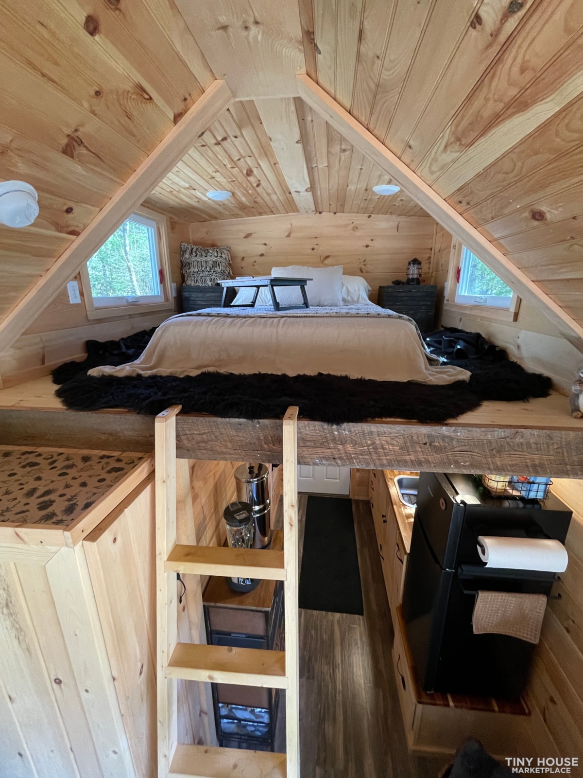 Beautiful Cabin Style Tiny Home - Image 3 Thumbnail