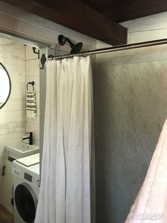 Beautiful log tiny home - Image 3 Thumbnail