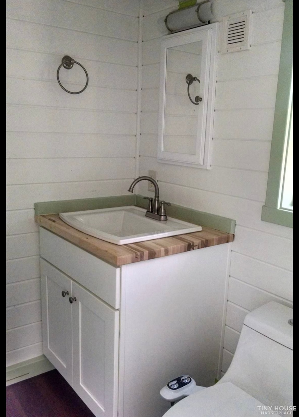Beautiful Mobile Cabin - Image 2 Thumbnail