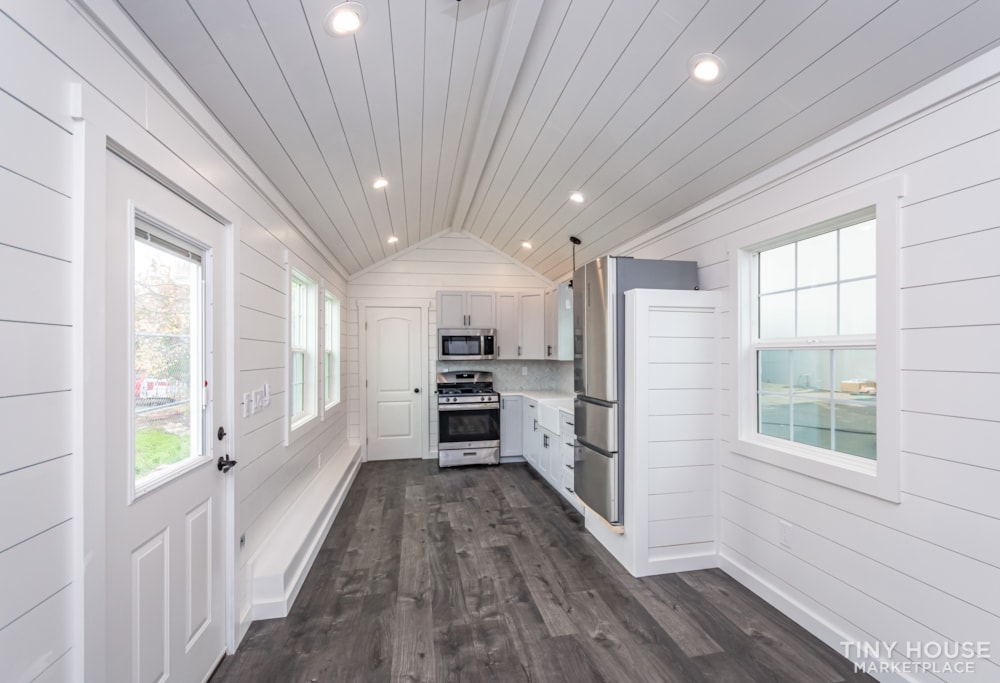 Beautiful New 400sq ft!  - Image 1 Thumbnail
