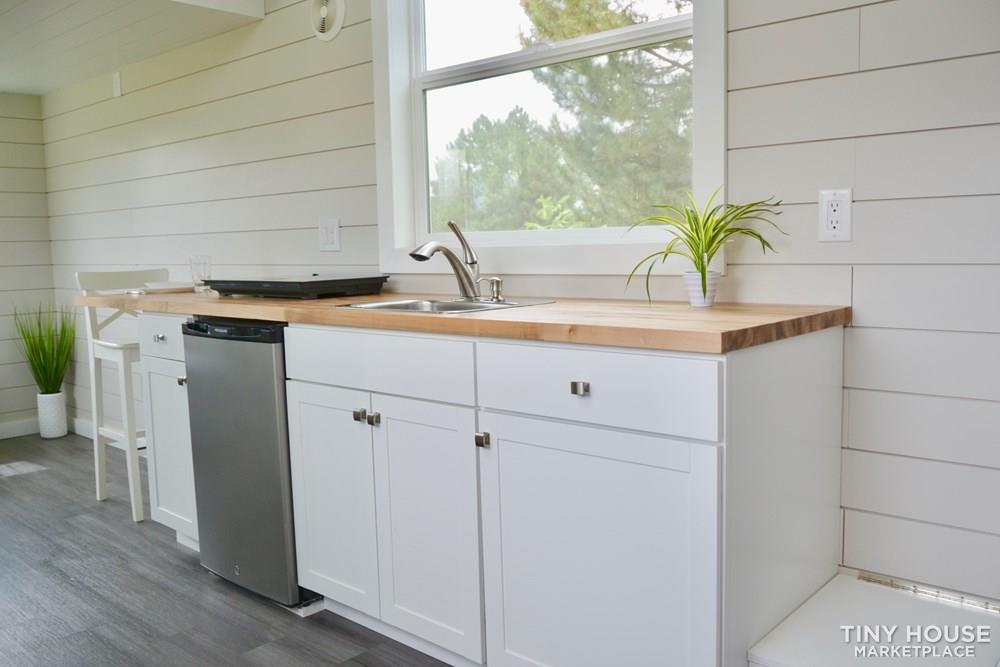 Beautiful New Tiny House For Sale - Image 3 Thumbnail