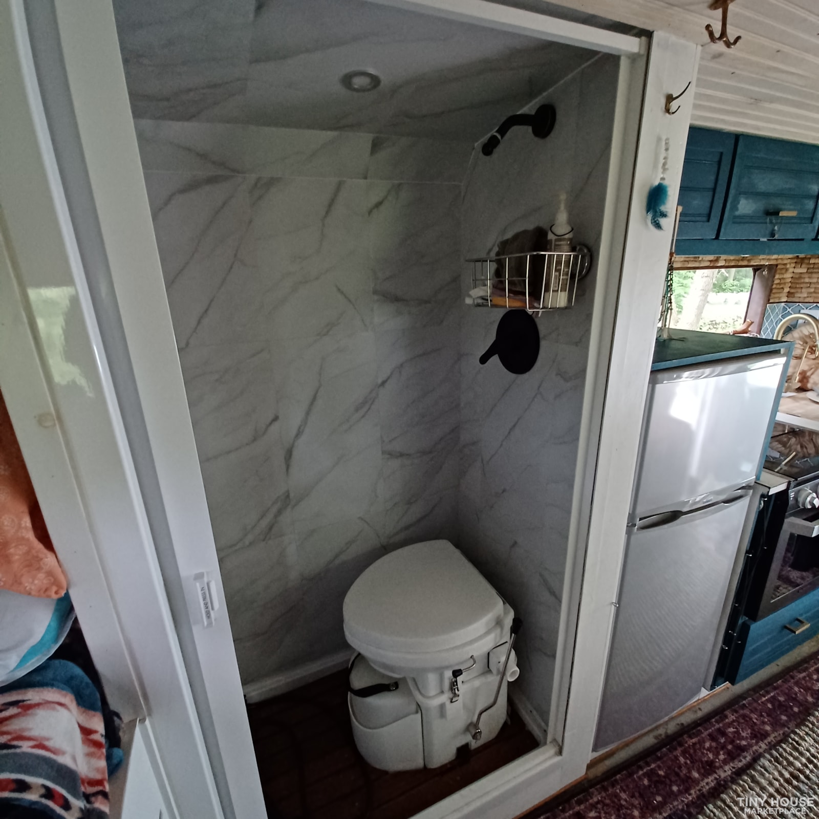 Beautiful Off Grid Skoolie Tiny Home - Image 4 Thumbnail