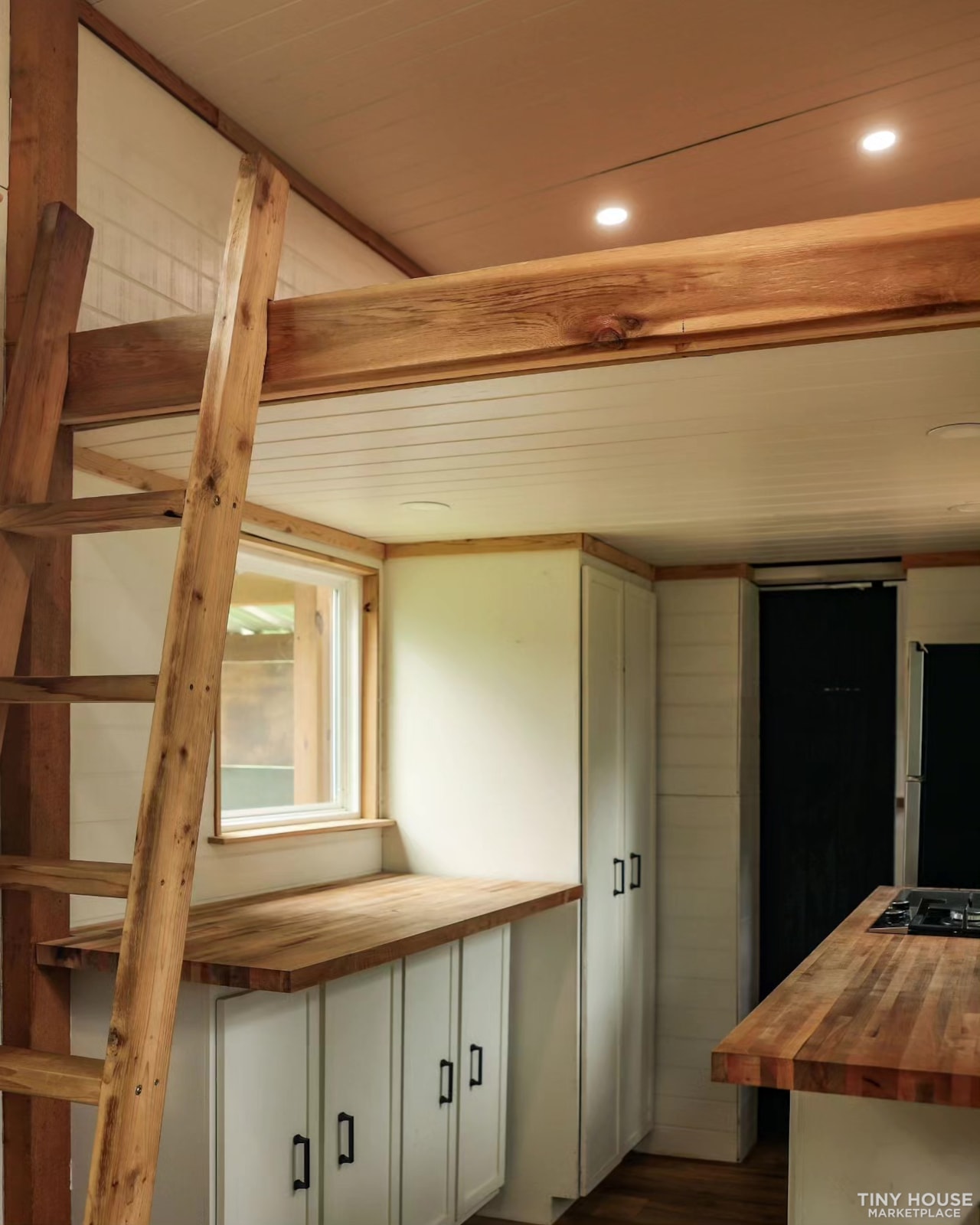 Beautiful Olive Green - 8ft x 20ft Tiny Home! - Image 3 Thumbnail
