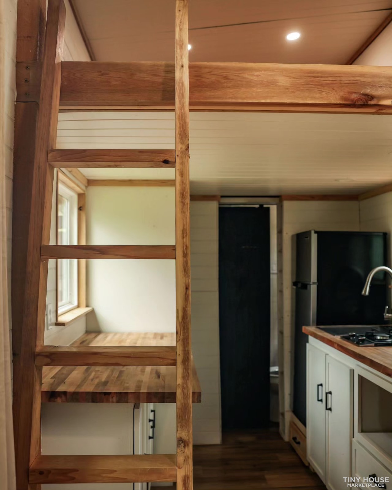 Beautiful Olive Green - 8ft x 20ft Tiny Home! - Image 4 Thumbnail