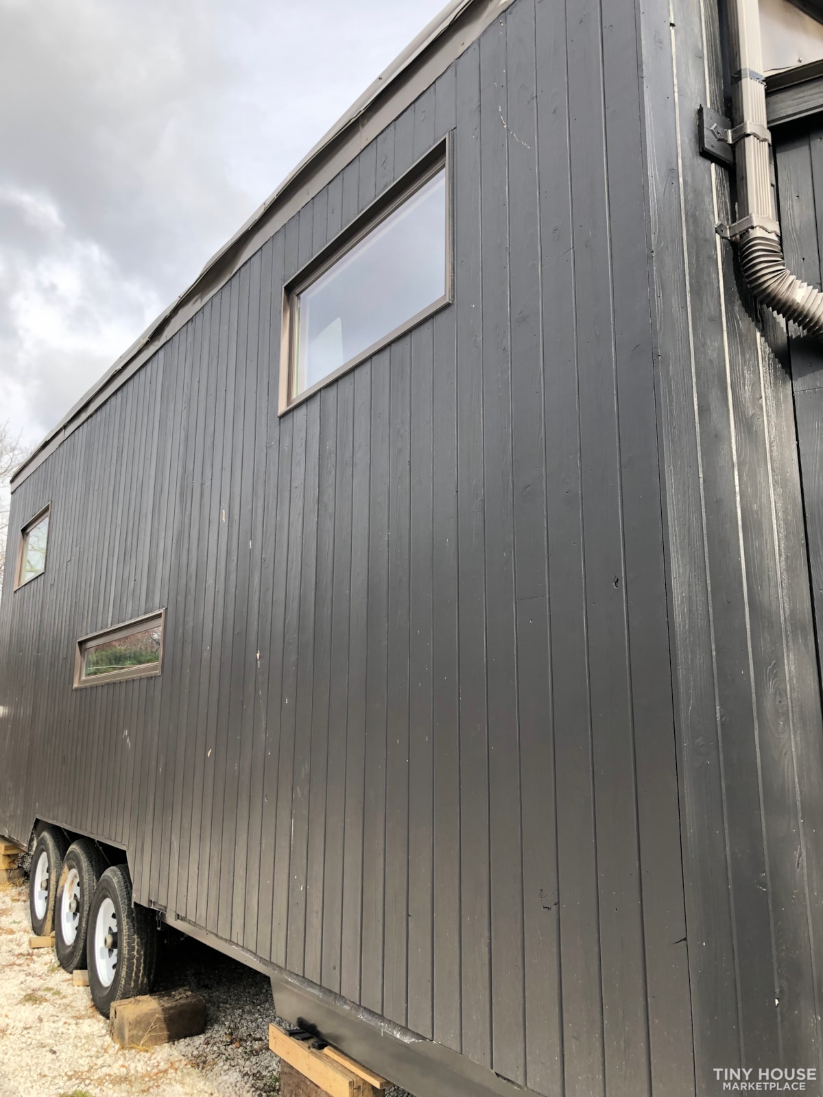 Beautiful one story 28 foot triple axle for sale in Maryland. - Image 2 Thumbnail