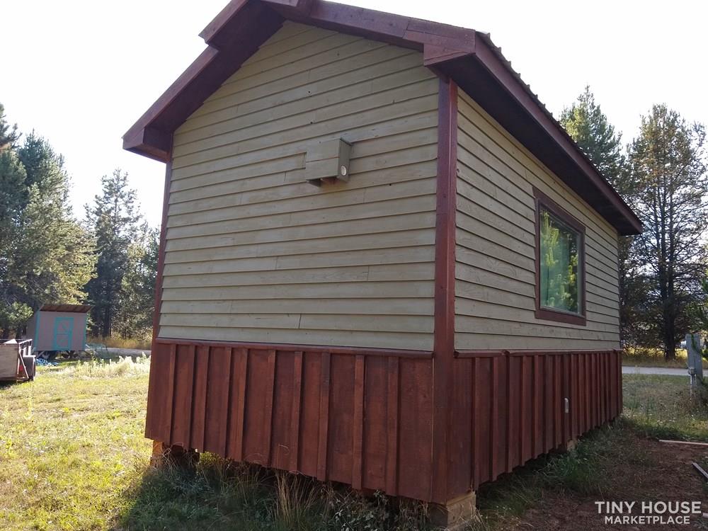 Beautiful, Open Tiny House with Full Bathroom, Kitchen, and Modern Conveniences - Image 2 Thumbnail