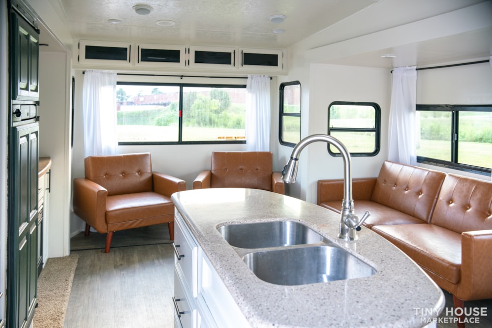- SOLD - Beautiful renovated interior! 2016 Prime Time Crusader 295RST
