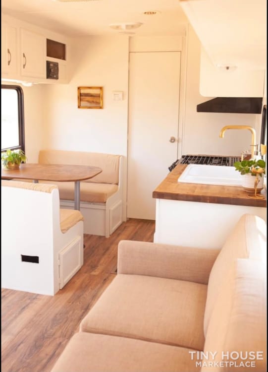 Beautiful renovated Jayco RV - Image 2 Thumbnail