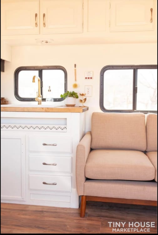 Beautiful renovated Jayco RV - Image 4 Thumbnail