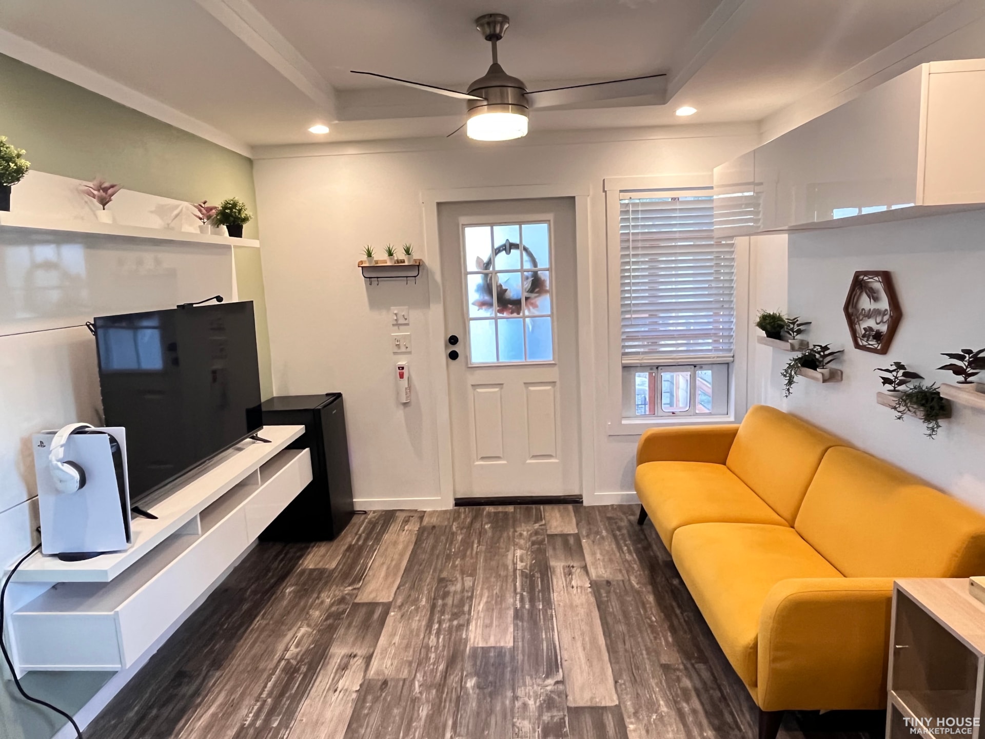 Beautiful Renovated Tiny Home - Image 3 Thumbnail