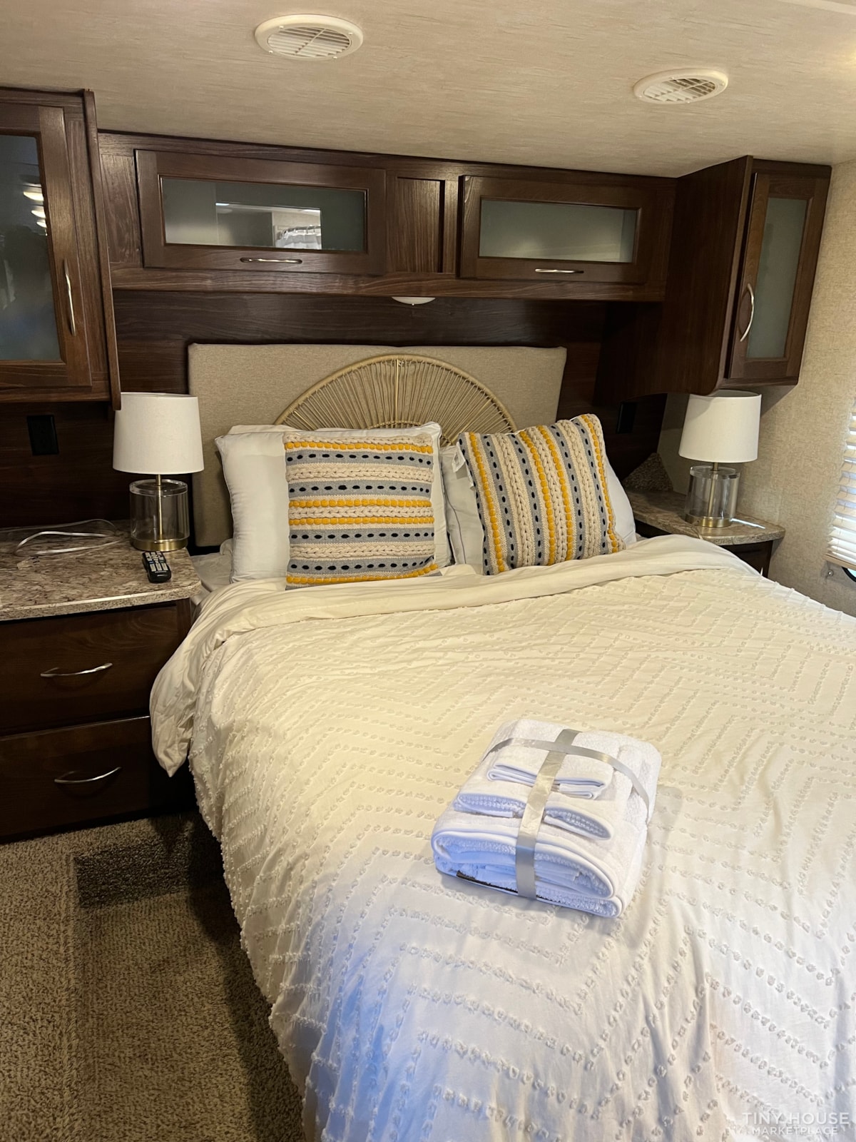Beautiful RV tiny home - Image 3 Thumbnail