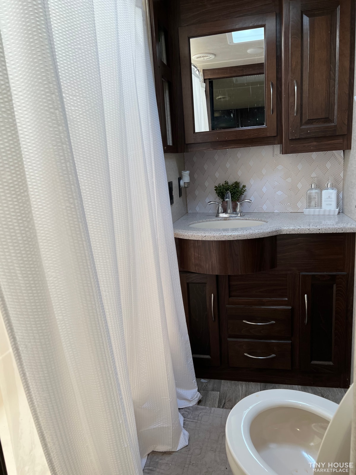 Beautiful RV tiny home - Image 4 Thumbnail