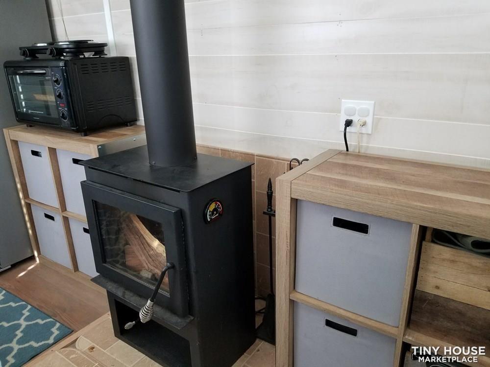 Beautiful solar powered off-grid fully equipped 1.5 bed 1.5 bath tiny house - Image 2 Thumbnail