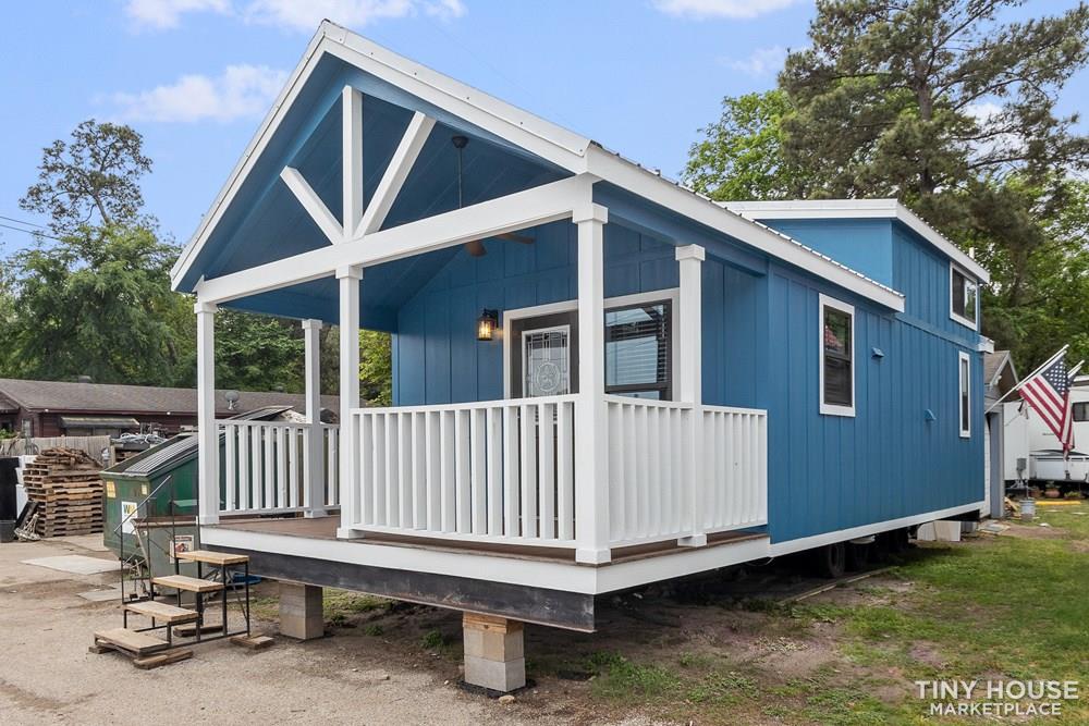 BEAUTIFUL TEXAS-BUILT 399sq. ft PARK MODEL **FINANCING AVAILABLE** - Image 1 Thumbnail