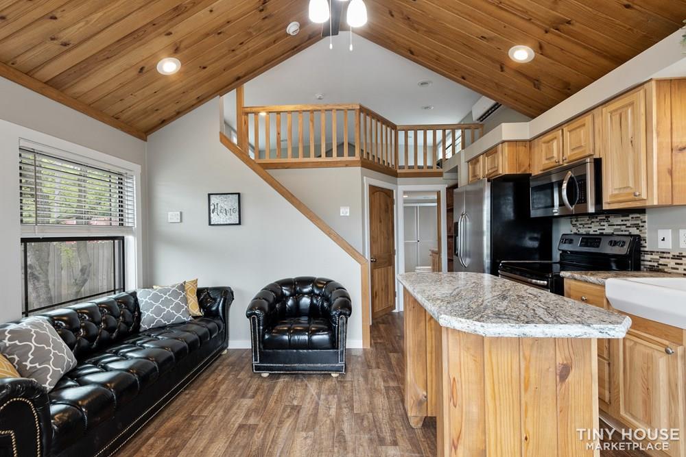 BEAUTIFUL TEXAS-BUILT 399sq. ft PARK MODEL **FINANCING AVAILABLE** - Image 3 Thumbnail