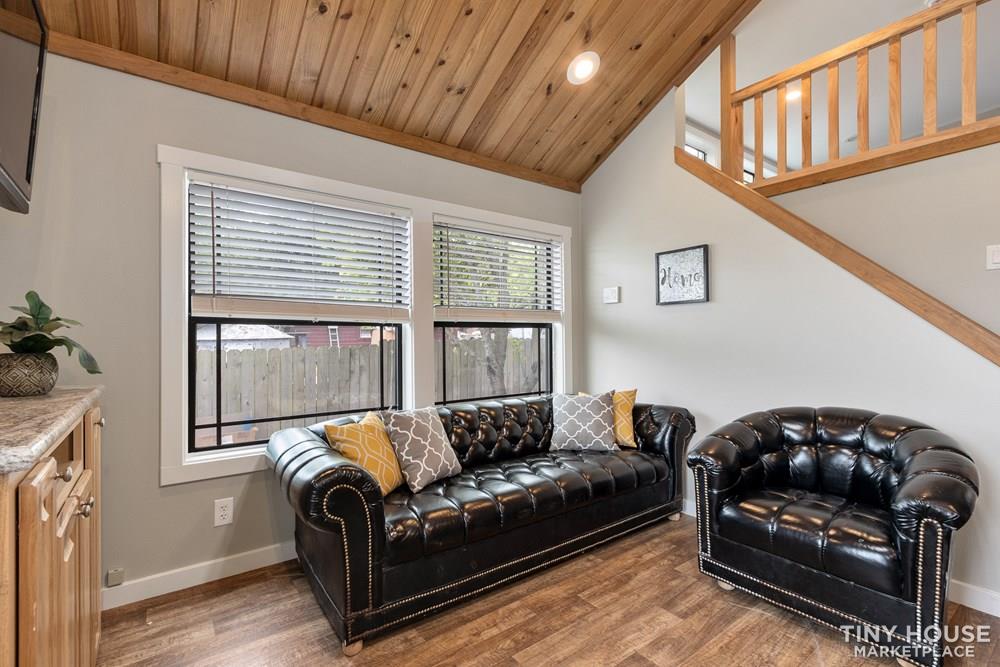 BEAUTIFUL TEXAS-BUILT 399sq. ft PARK MODEL **FINANCING AVAILABLE** - Image 4 Thumbnail