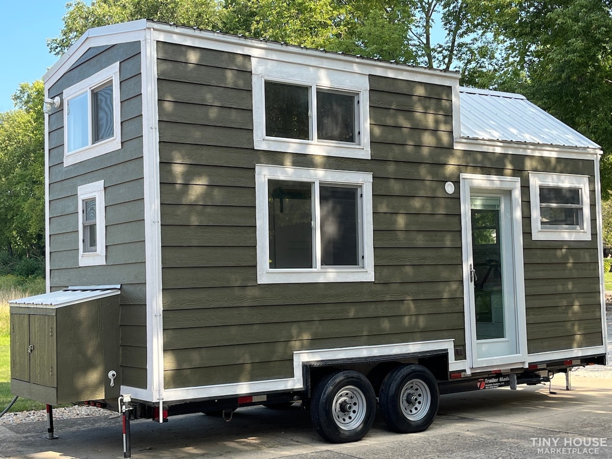 Beautiful Tiny Home! — An Excellent AirBNB, Starter Home or Guest House! - Image 3 Thumbnail