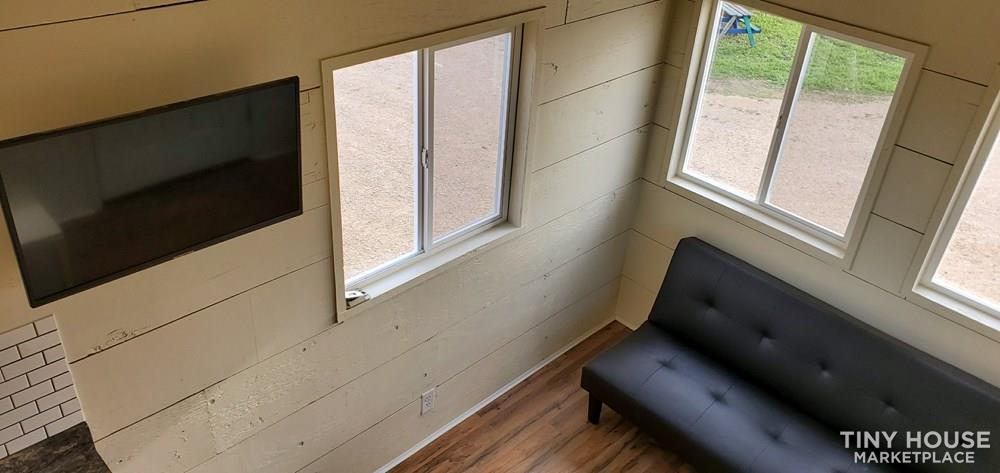 Beautiful tiny home on wheels! - Image 4 Thumbnail