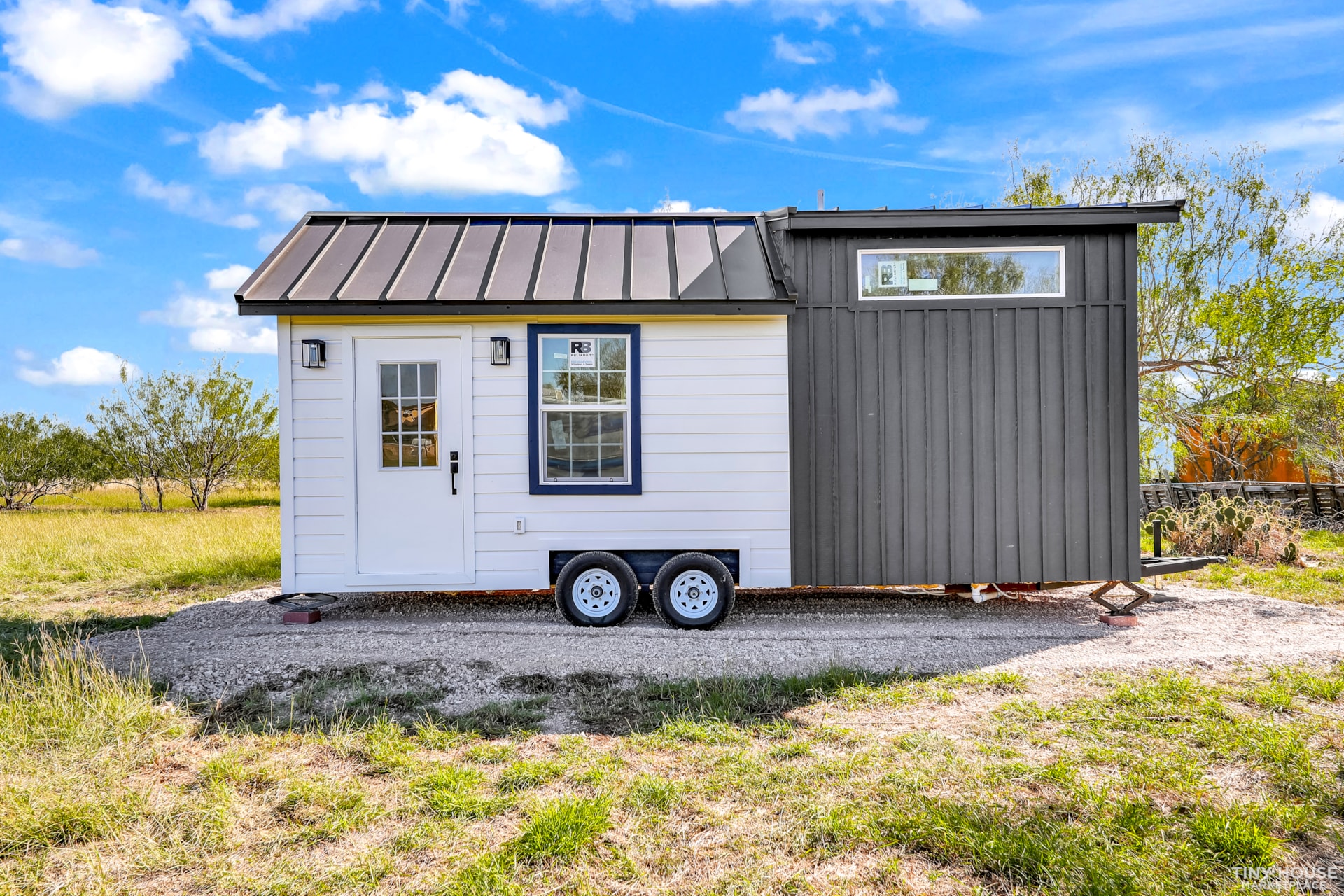 Beautiful Tiny House 8’x24’ Newly Built Very Spacious