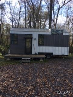 Beautiful Tiny House For Sale - Image 1 Thumbnail