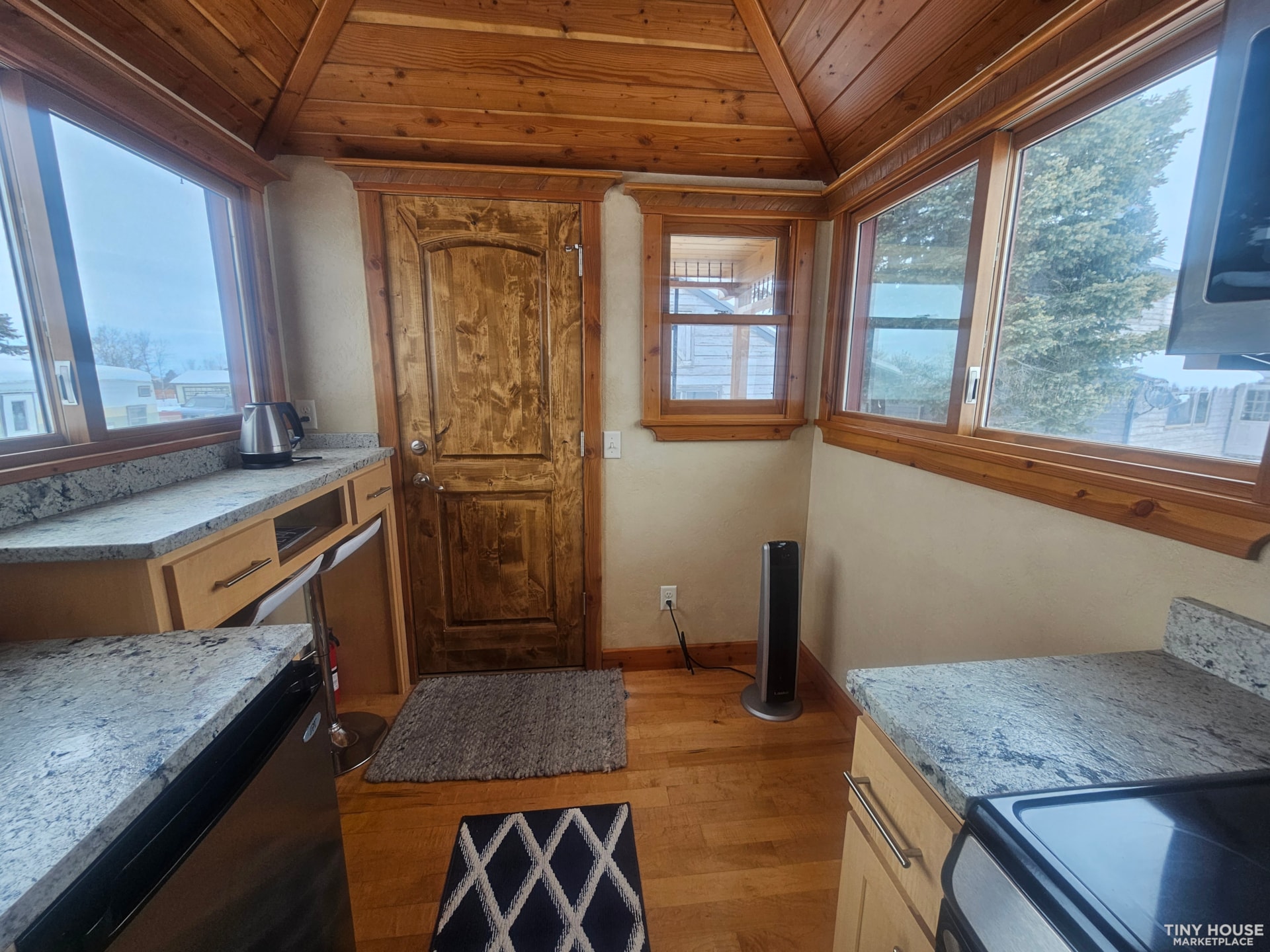 Beautiful Tiny House Mansion. - Image 3 Thumbnail