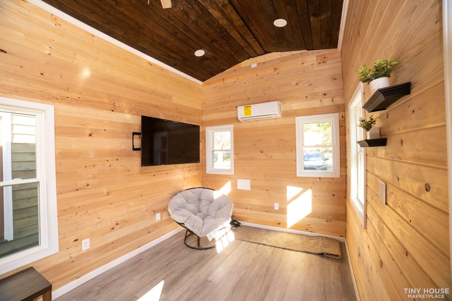 Beautiful Traditional Tiny Home - Image 3 Thumbnail