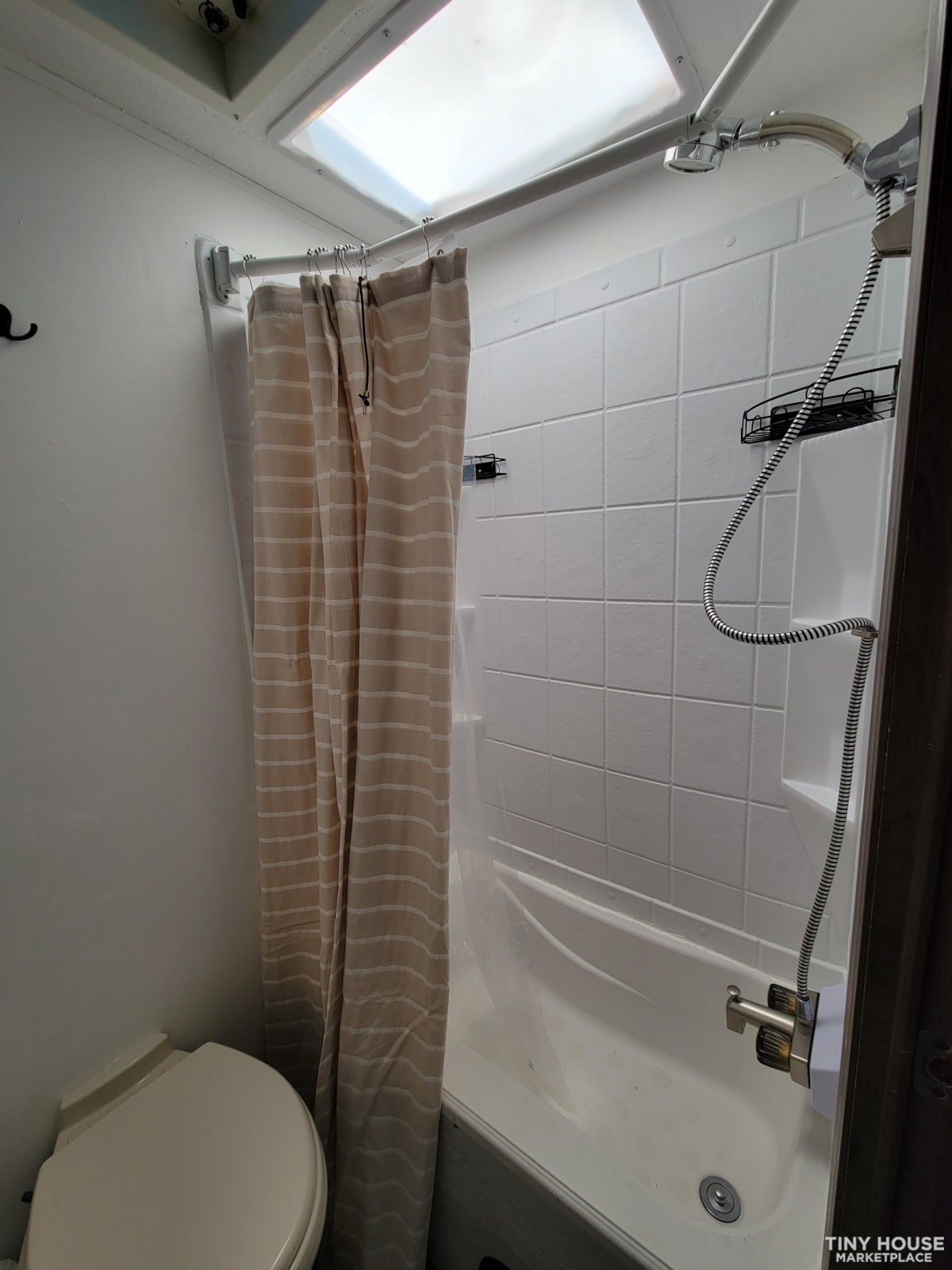 Beautifully remodeled travel trailer - Image 4 Thumbnail