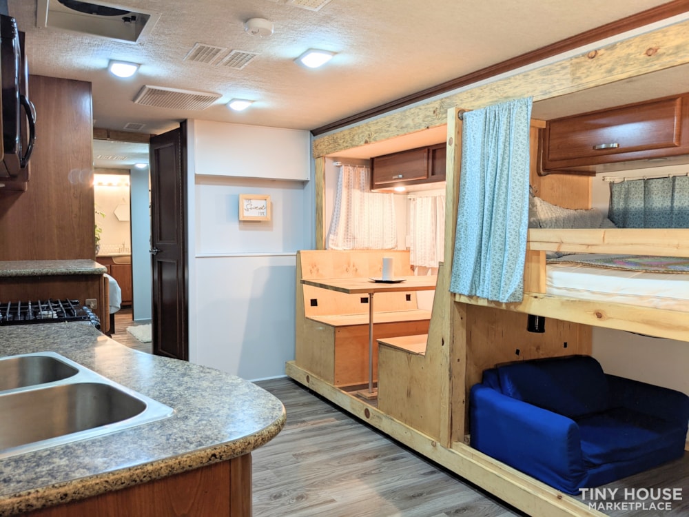 Price Reduced on Beautifully Renovated 2008 Fleetwood Terra 36T! - Image 3 Thumbnail