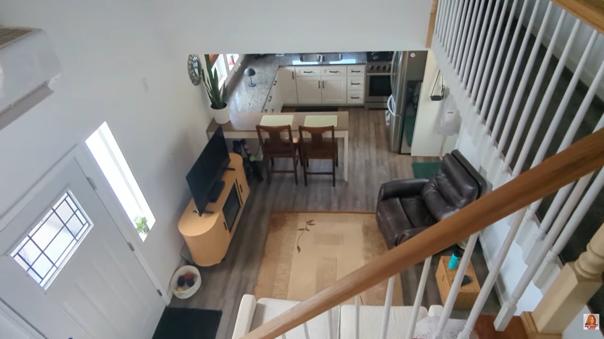 Best of both worlds-tiny and a big home feel. Lot rent and electricity - Image 2 Thumbnail