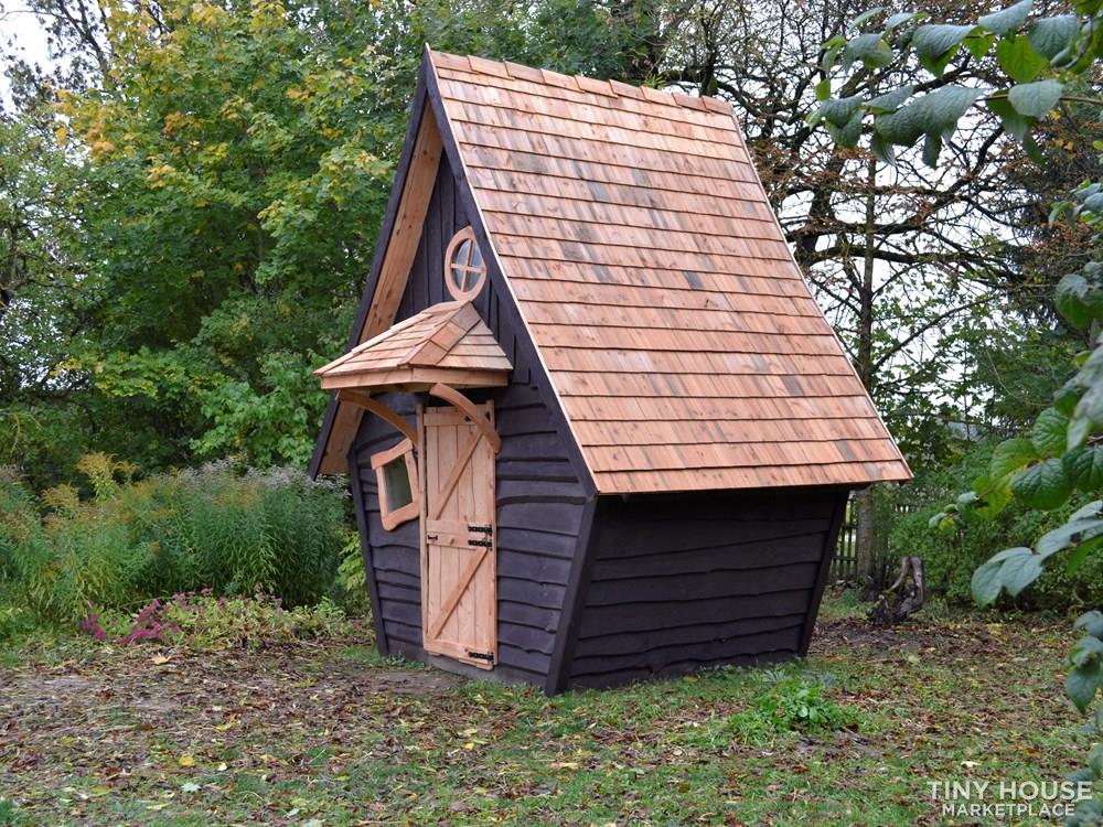 black DRAGONFLY houses