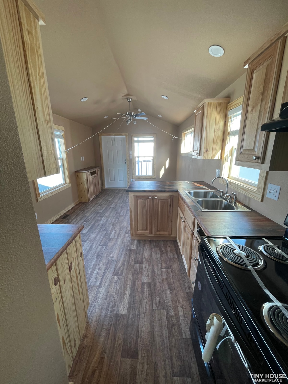 Brand New 1 Bedroom 399 SqFt Park Model - Image 4 Thumbnail