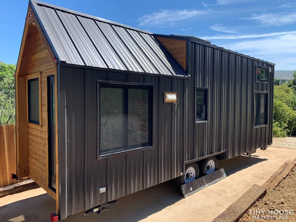 Brand New 2019 Tumbleweed Farallon 26' Alta Tiny House at a big discount - Image 2 Thumbnail