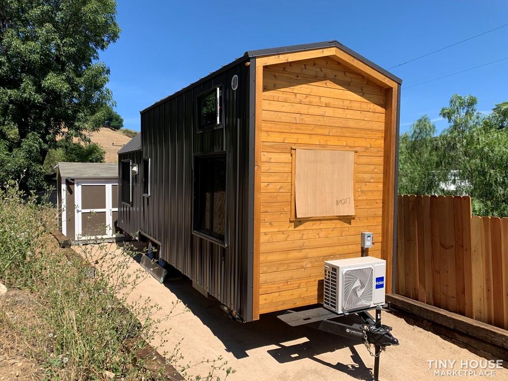 Brand New 2019 Tumbleweed Farallon 26' Alta Tiny House at a big discount - Image 3 Thumbnail