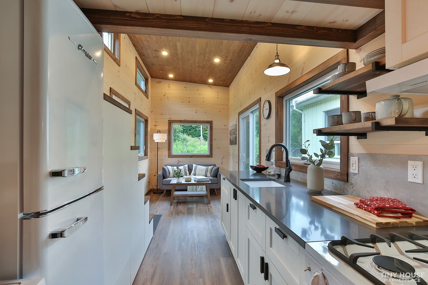 Brand New 24' Luxury Tiny Home - Image 2 Thumbnail