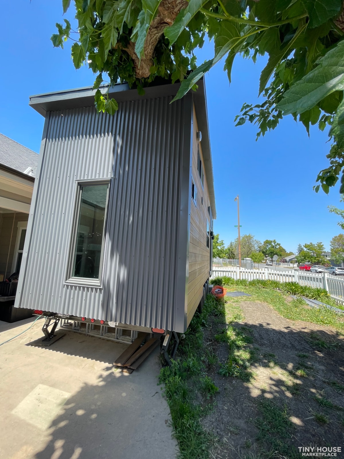 Brand New 28ft Tiny Home - Image 2 Thumbnail