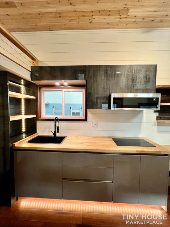 Brand New 36ft Tiny Home on Wheels With Main Floor Bedroom (Ready for Delivery) - Image 4 Thumbnail