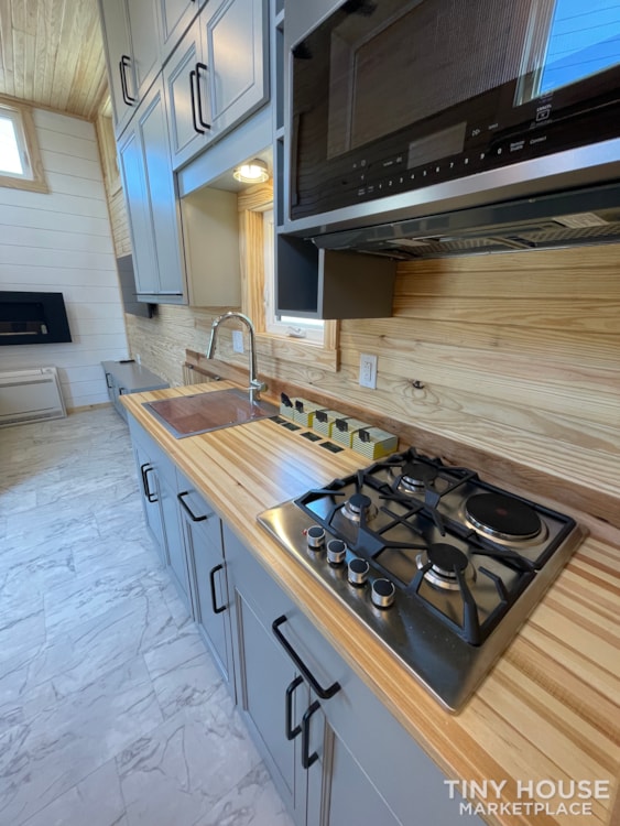BRAND NEW Custom Built Tiny Home w/ 100% OFF-GRID & ON-GRID Living Capability - Image 4 Thumbnail