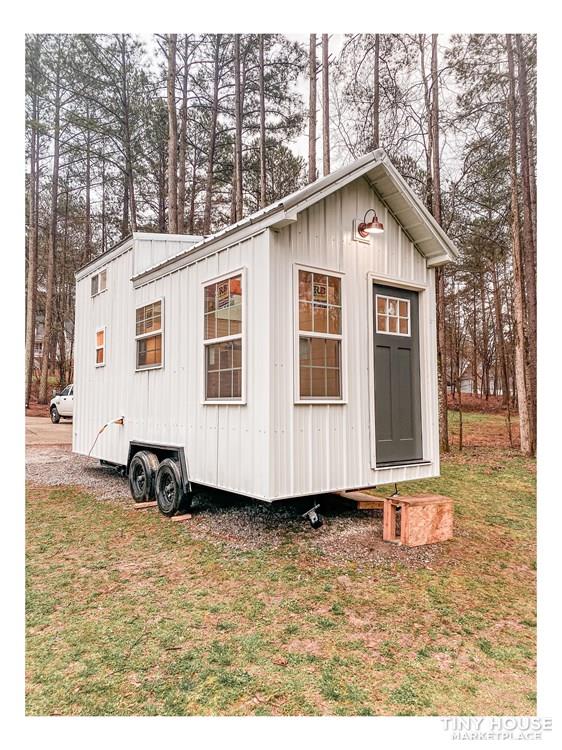 Tiny Modern Farmhouse on Wheels 
