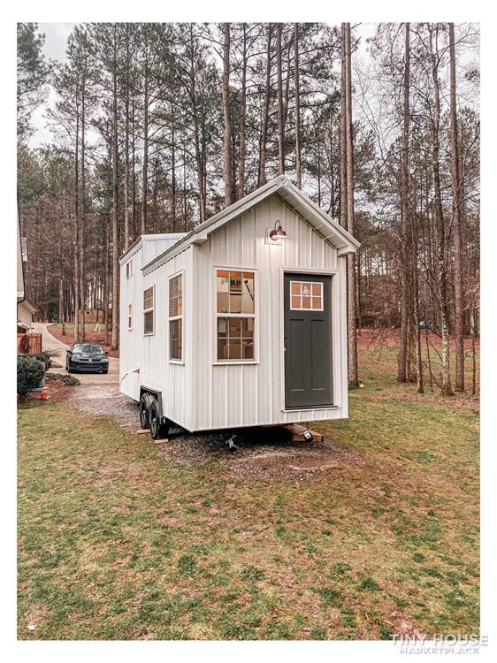 Tiny Modern Farmhouse on Wheels  - Image 4 Thumbnail