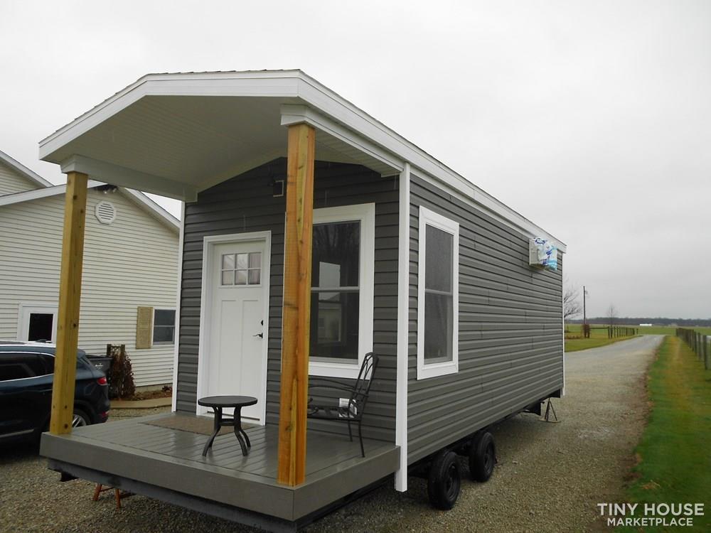 Brand New Tiny home, shiplap, loft, Good Quality hand built. 305 sq ft with deck