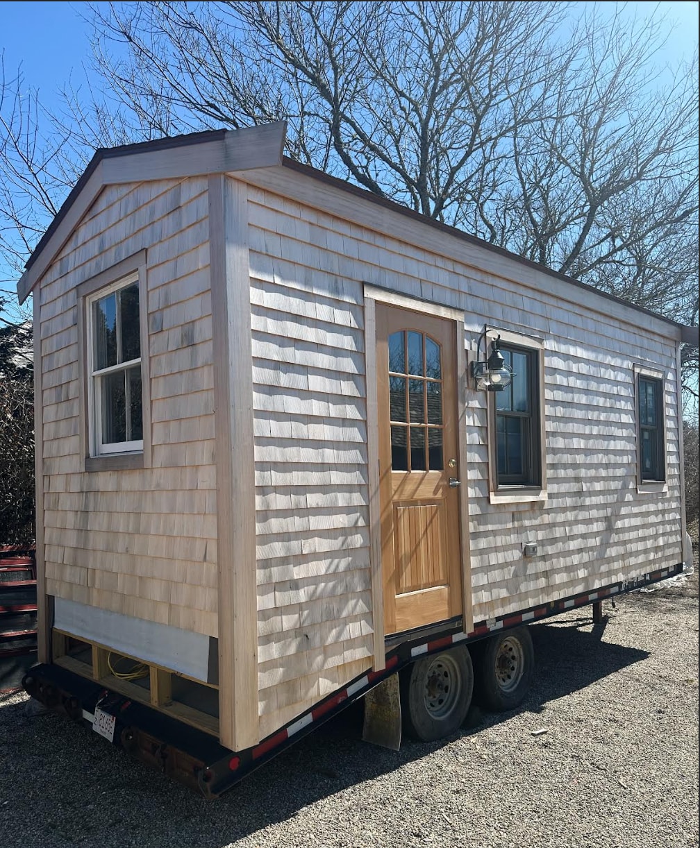 brand new tiny house ~ studio style layout, custom built. 