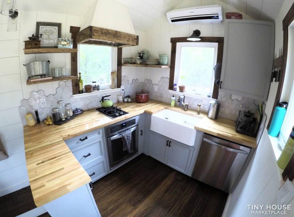 Bright and cozy 26 x 8.5 ft tiny home on wheels - Image 3 Thumbnail