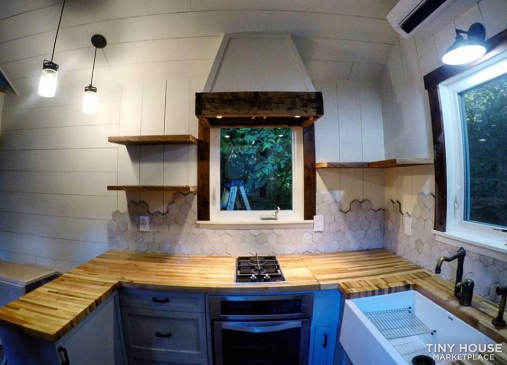 Bright and cozy 26 x 8.5 ft tiny home on wheels - Image 4 Thumbnail
