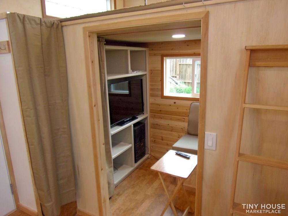 Bright and Cozy Living on Wheels - Image 4 Thumbnail