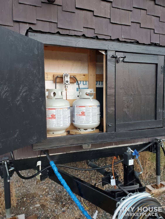 Bright and Spacious Colorado Tiny Home - Image 3 Thumbnail