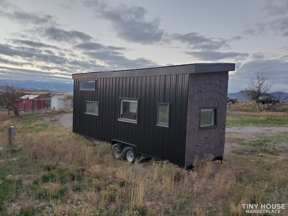 Bright and Spacious Colorado Tiny Home - Image 4 Thumbnail