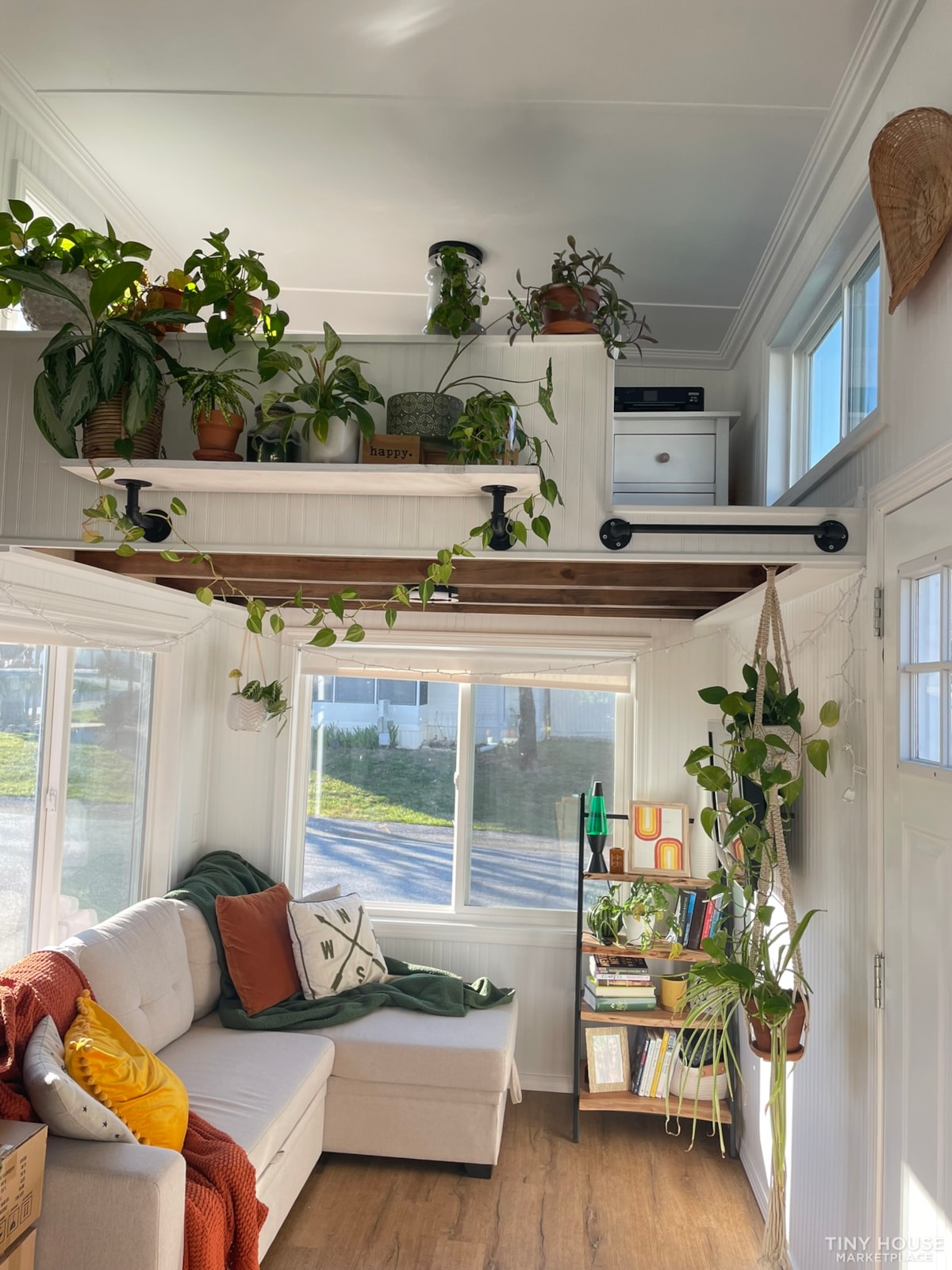 Bright and Spacious Tiny Home - Image 2 Thumbnail